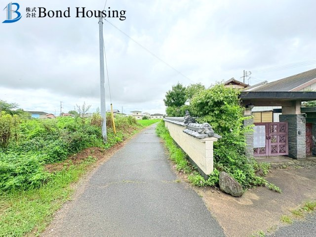 駐車２台　お庭、倉庫付き　岩岡町岩岡　中古戸建の庭