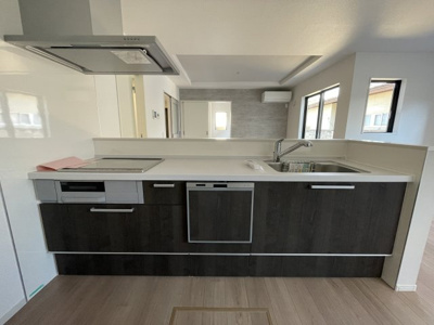 【キッチン】 | 【新築分譲住宅　～ LIGARE　リガーレ～　】山形市南四番町　1期1棟 | お料理を効率的に、楽しく。ママの毎日のお料理を効率的にしてくれる動線は「１分でも家事の時間を短縮したい」という思いを叶えてくれます(*^-^*)