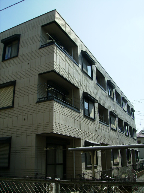 アベニュー城山Ａ棟のエントランス|★閑静な住宅街★