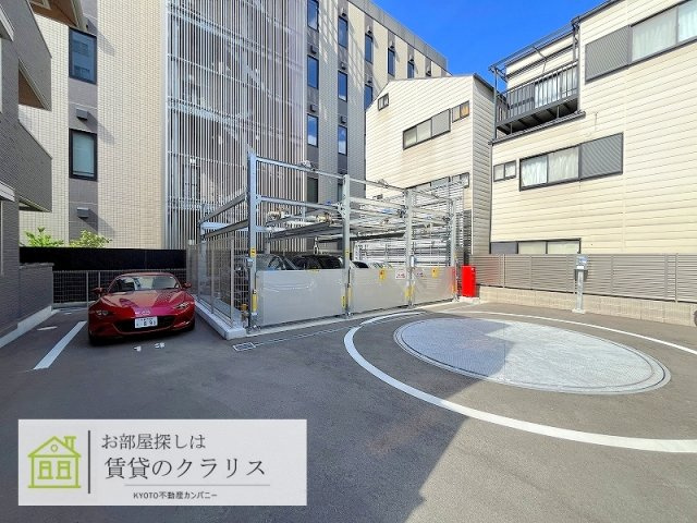 Wisteria西大路五条（ウイステリア）の駐車場