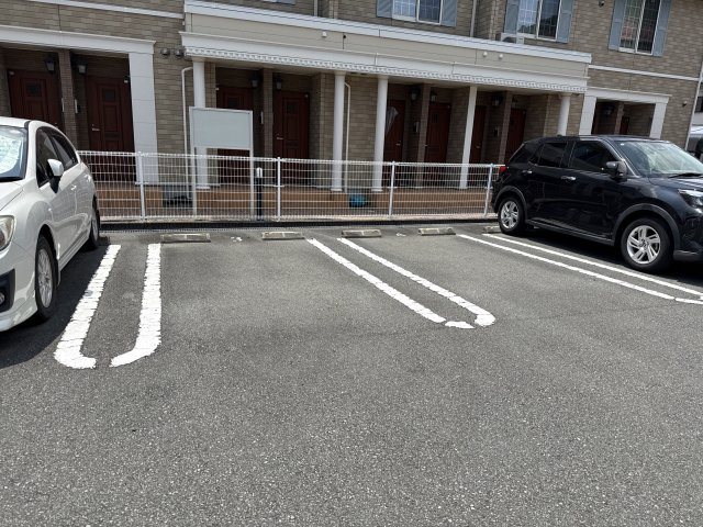 エクセラン則直Ⅳの駐車場