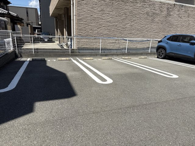 エレガント・北条の駐車場