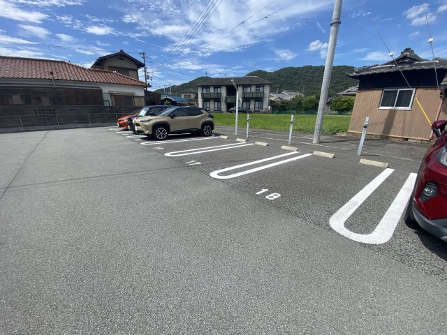 ｍｉｌｌｅ　ｅｕｐｈｏｒｉａの駐車場