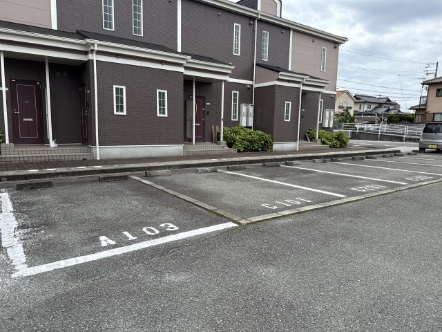 クリサンテ・ピーヌスＡの駐車場