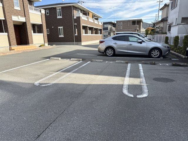 グランペール古賀Ⅲ　Ｂの駐車場