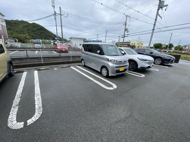 ヌォーヴォ・ドラーゴⅠの駐車場