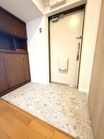 山御影マンションG棟の玄関