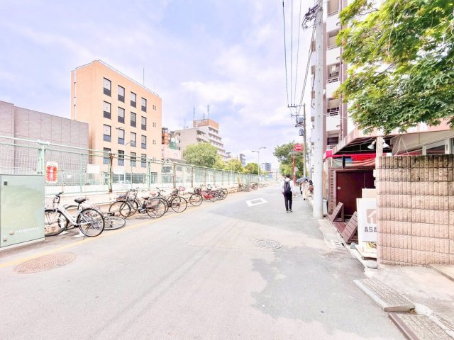 中野区野方4丁目　建築条件無し売地の前面道路含む現地写真|現地写真

現地ご見学希望・資料請求などお気軽にお問い合わせ下さい！
03-5990-5201