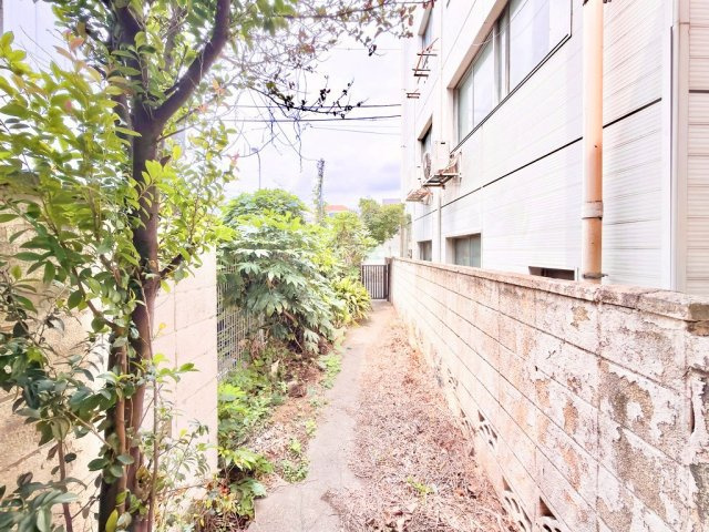中野区野方4丁目　建築条件無し売地の外観|現地写真

現地ご見学希望・資料請求などお気軽にお問い合わせ下さい！
03-5990-5201