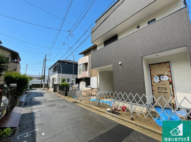 ■高槻市辻子　第4期　新築一戸建ての前面道路含む現地写真|周辺は落ち着いた街並みの住宅地！子育てがしやすい住環境です！まだ未完成ですが、現地でしかわからない事もございます。是非一度ご覧ください。