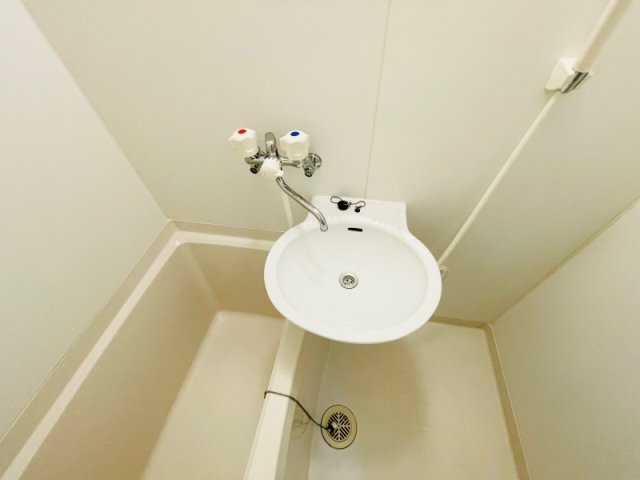 レオパレス慶の浴室