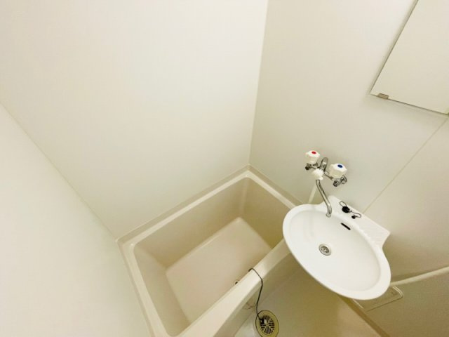 レオパレス慶の浴室