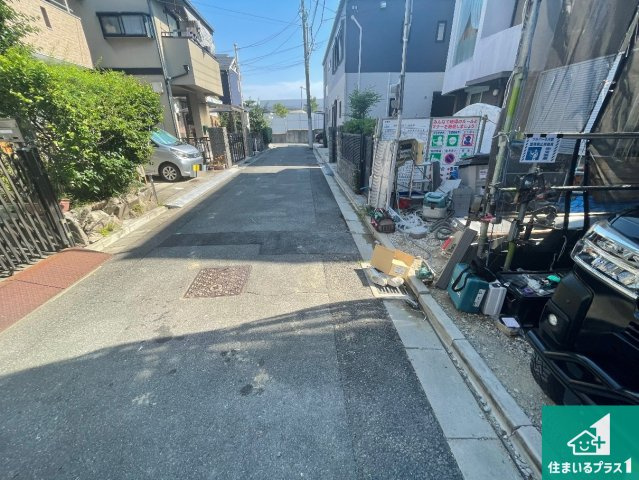 高槻市辻子　第4期　新築一戸建ての前面道路含む現地写真|周辺は落ち着いた街並みの住宅地！子育てがしやすい住環境です！まだ未完成ですが、現地でしかわからない事もございます。是非一度ご覧ください。