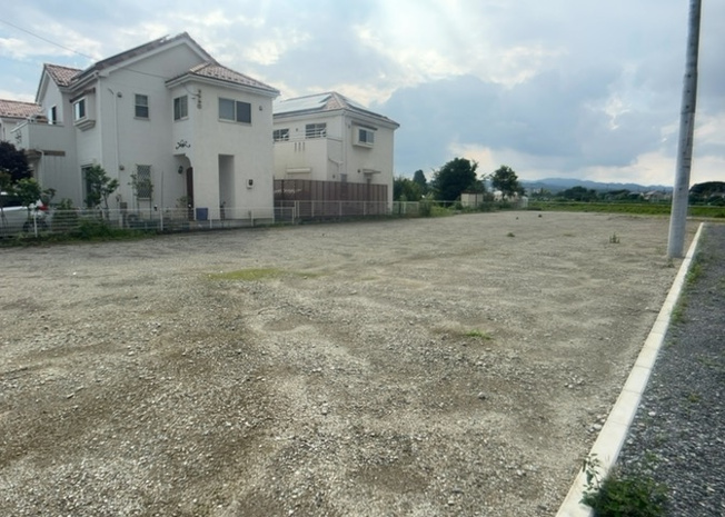 【外観】 | 土地購入を検討されている場合、境界杭がない状態で購入してしまうと境界確定測量をする必要があり、費用がかかります。購入の前に、売主、隣土地所有者立ち合いのもと境界を確定し境界杭を設置するのがベストです。