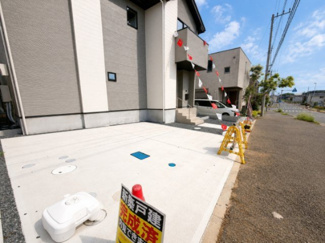 【駐車場】 | 取手市ゆめみ野5期　新築戸建　1号棟 | 敷地内に駐車場を完備しており、お車をお持ちの方にも安心です。出し入れもしやすく、日々の通勤やお出かけにも便利にご利用いただけます。
