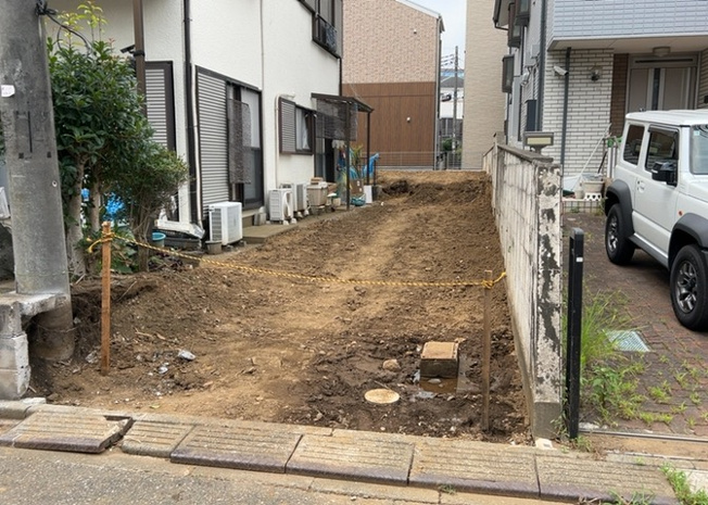 【外観】 | 土地を買う際、住む地域の自治体や福祉の補助制度にも注目してみましょう。子供や老人の医療補助やゴミ出しのルールなど、自治体によってルールに大きな違いがあるため、暮らしやすい土地で判断するとよいでしょう。