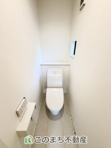 ハートフルタウン宇都宮市雀の宮1丁目277番のトイレ|同社施工物件の写真です。※建具やフローリング、その他仕様が違う場合がございます。