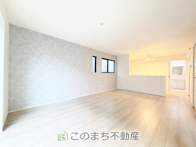 ハートフルタウン宇都宮市雀の宮1丁目277番の居間・リビング|開放感のある広々としたリビング☆家族みんなでゆったりくつろげます♪
南側から暖かな日差しが差し込みます♪キッチンからリビングの様子がよく見渡せます☆