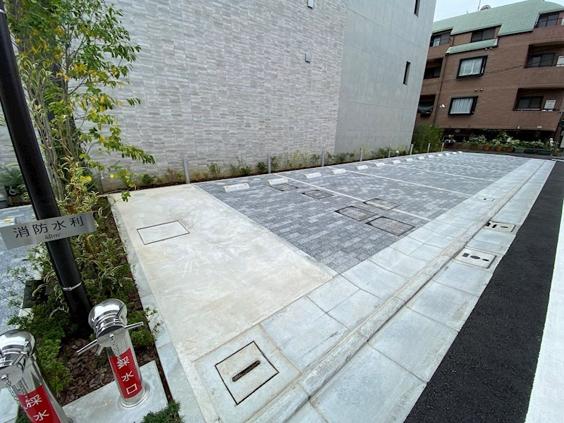 アジュールテラス目黒八雲の駐車場