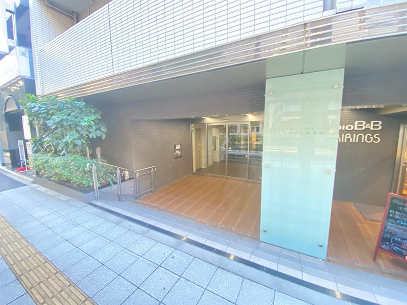 フェニシア三軒茶屋のエントランス