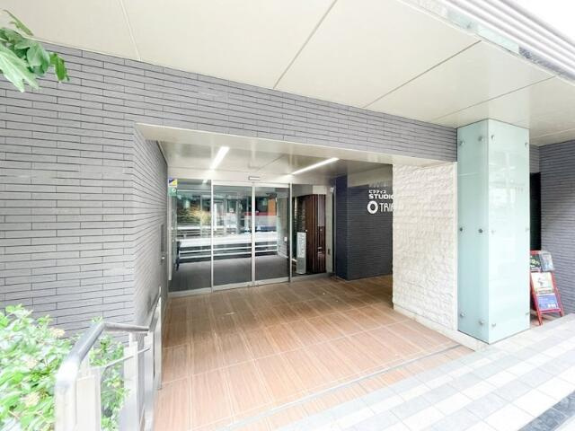 フェニシア三軒茶屋のエントランス