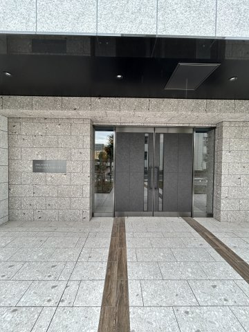 プレサンス塚本ベラビィのエントランス