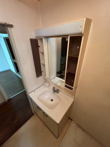 荒神山マンションの洗面所