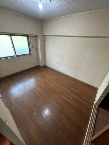 荒神山マンションの寝室