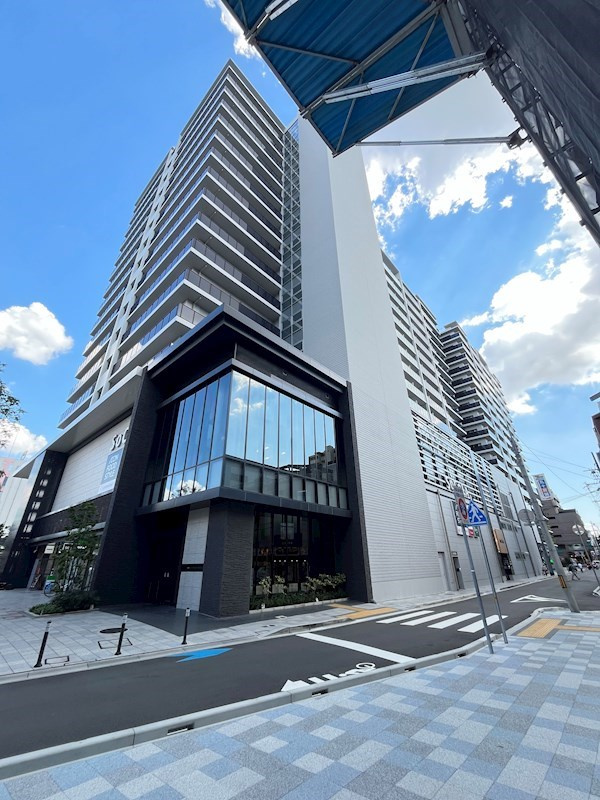 プラウド阪急塚口駅前の外観