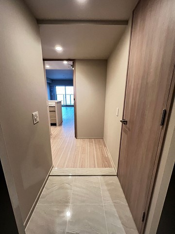 プラウド阪急塚口駅前の玄関