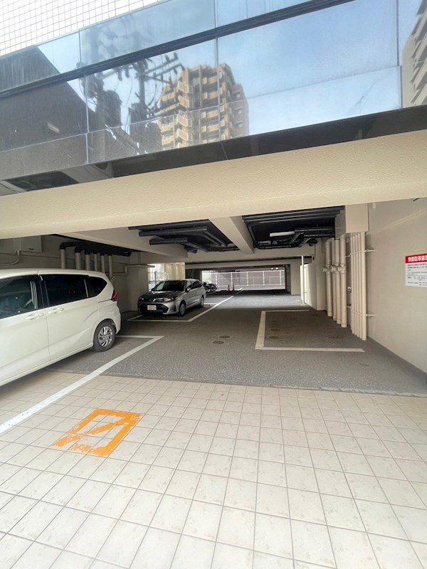 エンクレスト六本松の駐車場