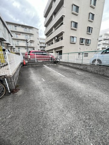 レオパレス北青木の駐車場