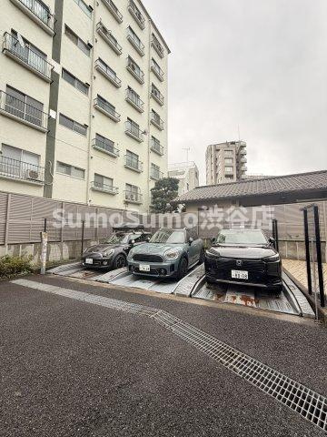 ガーデン用賀の駐車場