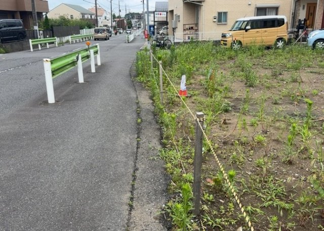【外観】 | 人が暮らすうえで日光は大切な要素となります。日当たりの良さは譲れないポイントですね。併せて近くに大きな建築物の建築予定がないか、あるいはそれが可能な土地が近くにないか事前に確認することもお勧めします。