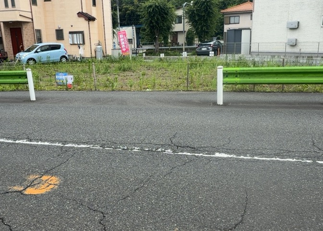 【外観】 | 土地の形が極端に長細かったり、狭小地、あるいは道路との高低差がある傾斜地だった場合、後々売ろうとしても買い手がつかない場合もあります。後々、売却することになった時に価値の下がらない土地を選びましょう。