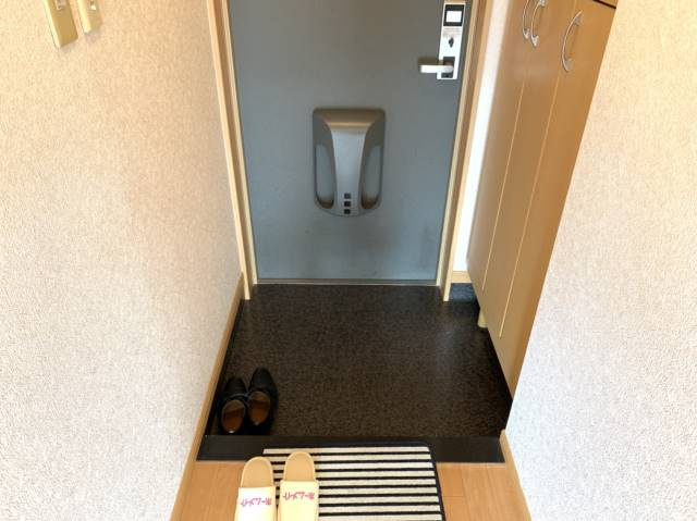 筑後市大字長浜のアパートの玄関