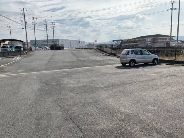 筑後市大字長浜のアパートの駐車場