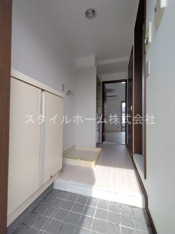 ウイングコート羽根井の玄関|別部屋写真です。
