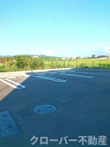 グラン　ノーヴァの駐車場