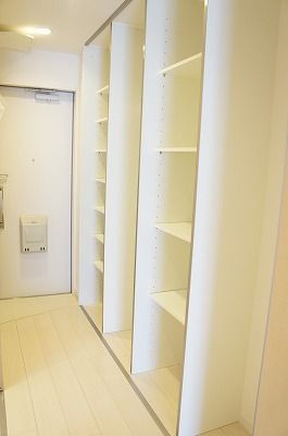 リブリ・白山WESTの玄関