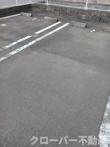 シャン・ヴェール　Ⅰ番館の駐車場