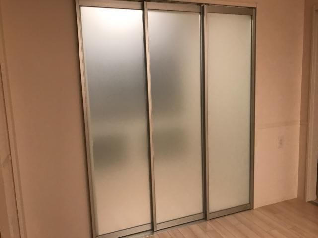 シャルールの洋室