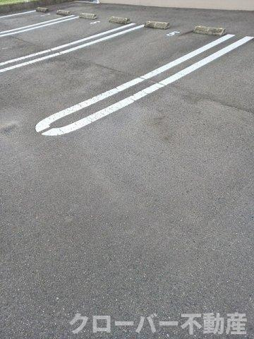 セレナーデＡの駐車場