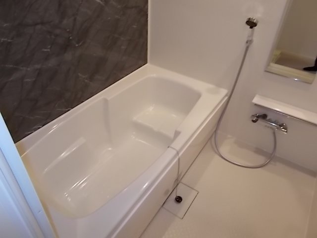 日々の疲れを癒すお風呂付です
