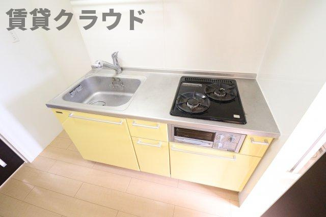 モナリエ稲成町のキッチン|コンパクトなキッチンで掃除もラクラク