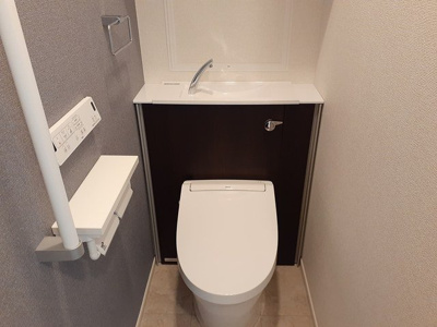 【トイレ】 | グレース讃良 | 落ち着いた色調のトイレです