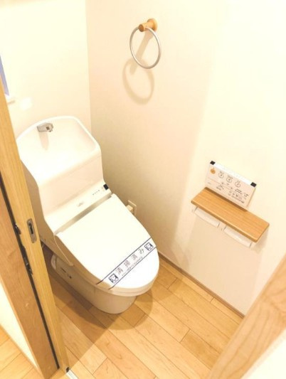 天神町戸建のトイレ