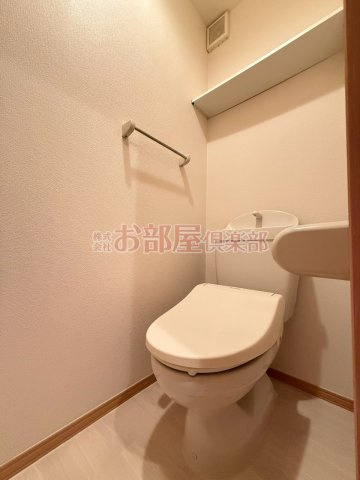 リビングタウン江戸屋敷　D棟のトイレ|ゆったりとした空間のトイレです