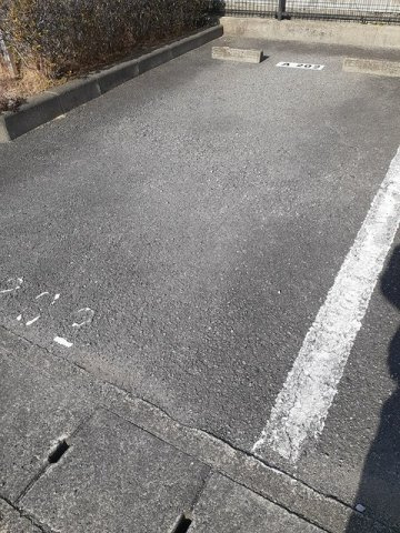 アムール・ハザカＡの駐車場|駐車場があるので、車を買う予定の方も安心です