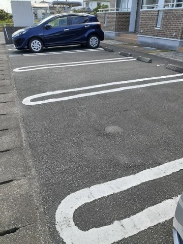 ボヌールの駐車場|駐車場があるので、車を買う予定の方も安心です